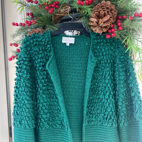 Beautiful textured sweater! Vibrant green that has never been worn! - Picture 2 of 3